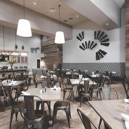 Hotel Renovo Des Moines Urbandale,Tapestry Collection Hilton Ngoại thất bức ảnh