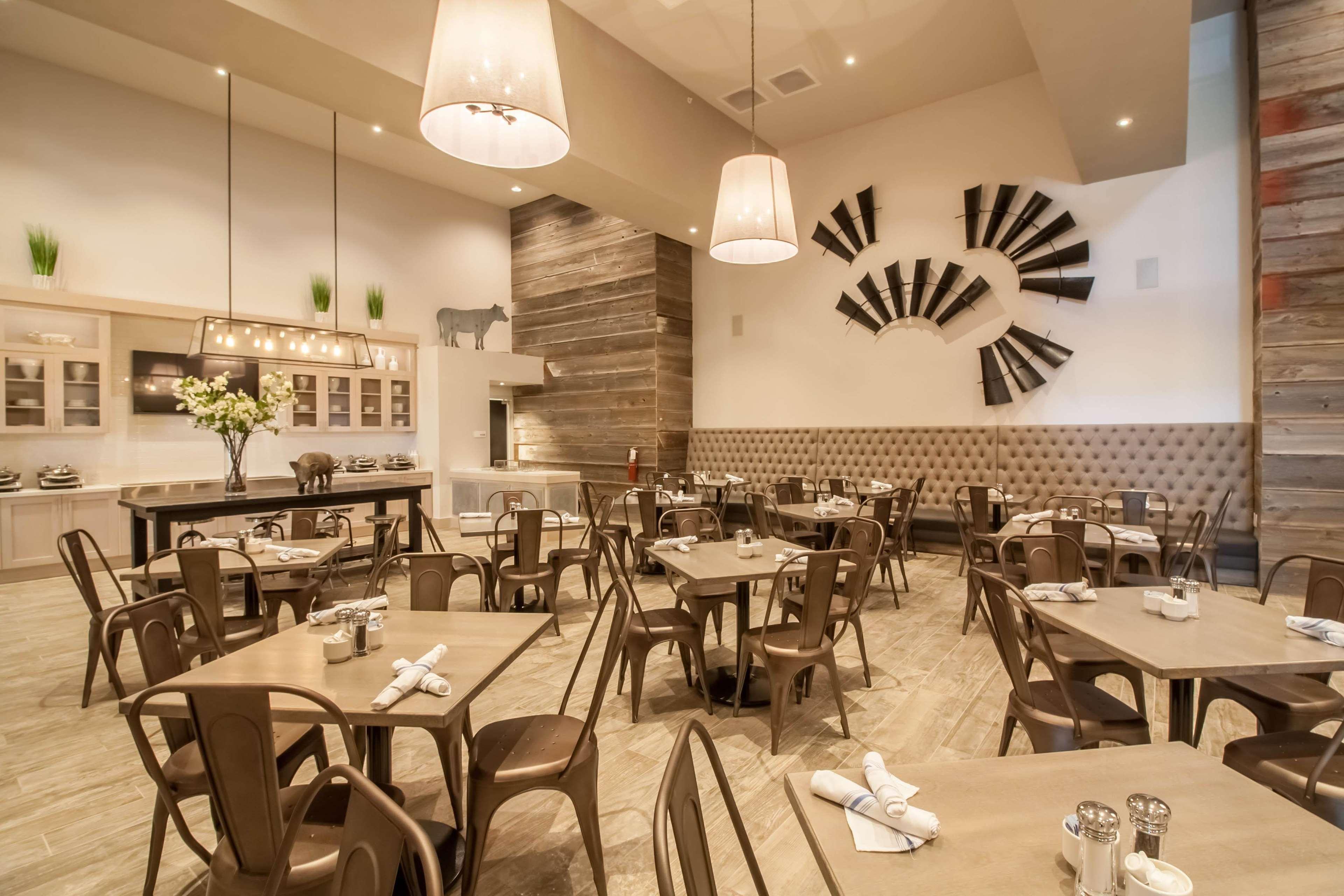 Hotel Renovo Des Moines Urbandale,Tapestry Collection Hilton Ngoại thất bức ảnh