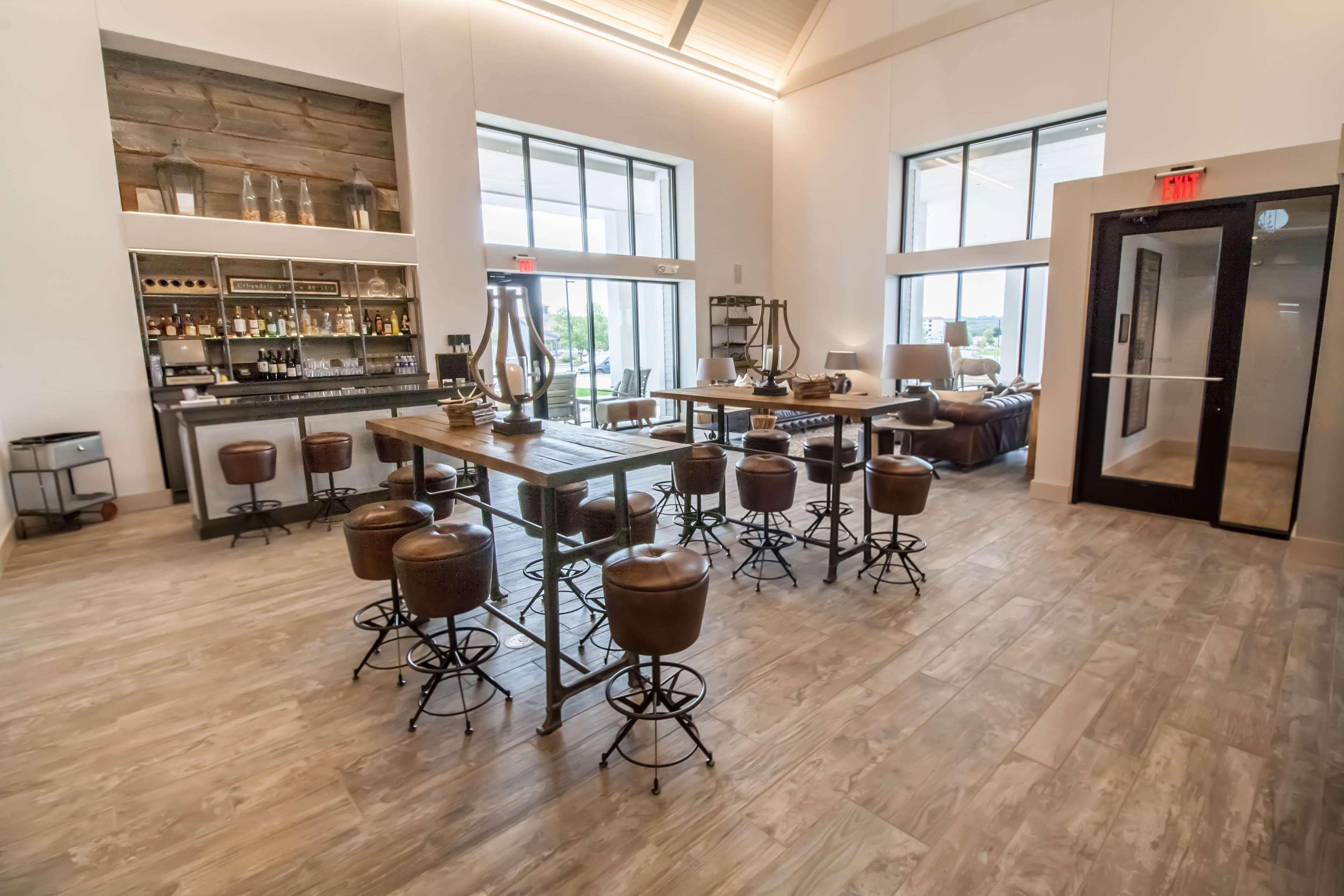 Hotel Renovo Des Moines Urbandale,Tapestry Collection Hilton Ngoại thất bức ảnh
