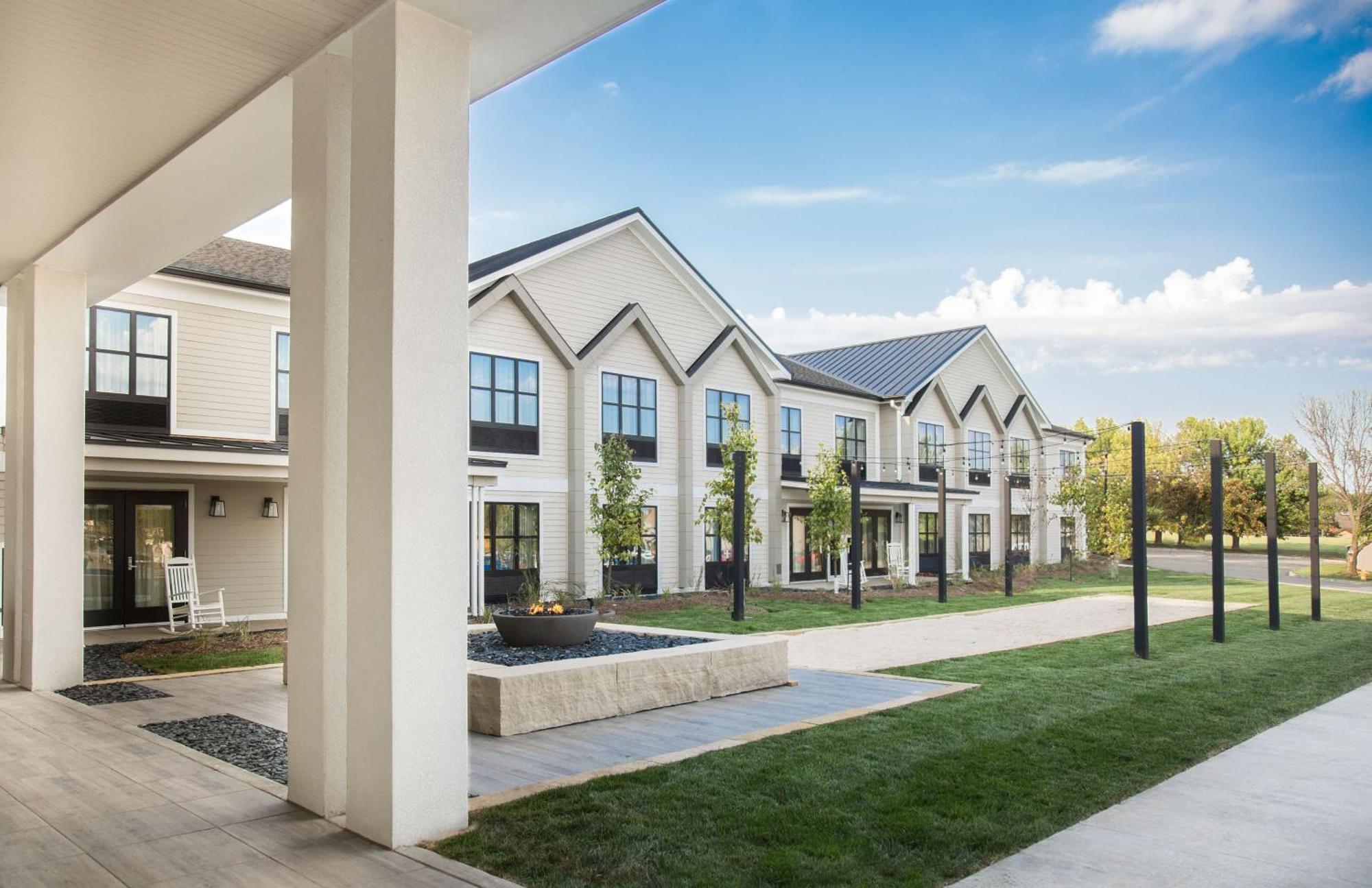 Hotel Renovo Des Moines Urbandale,Tapestry Collection Hilton Ngoại thất bức ảnh