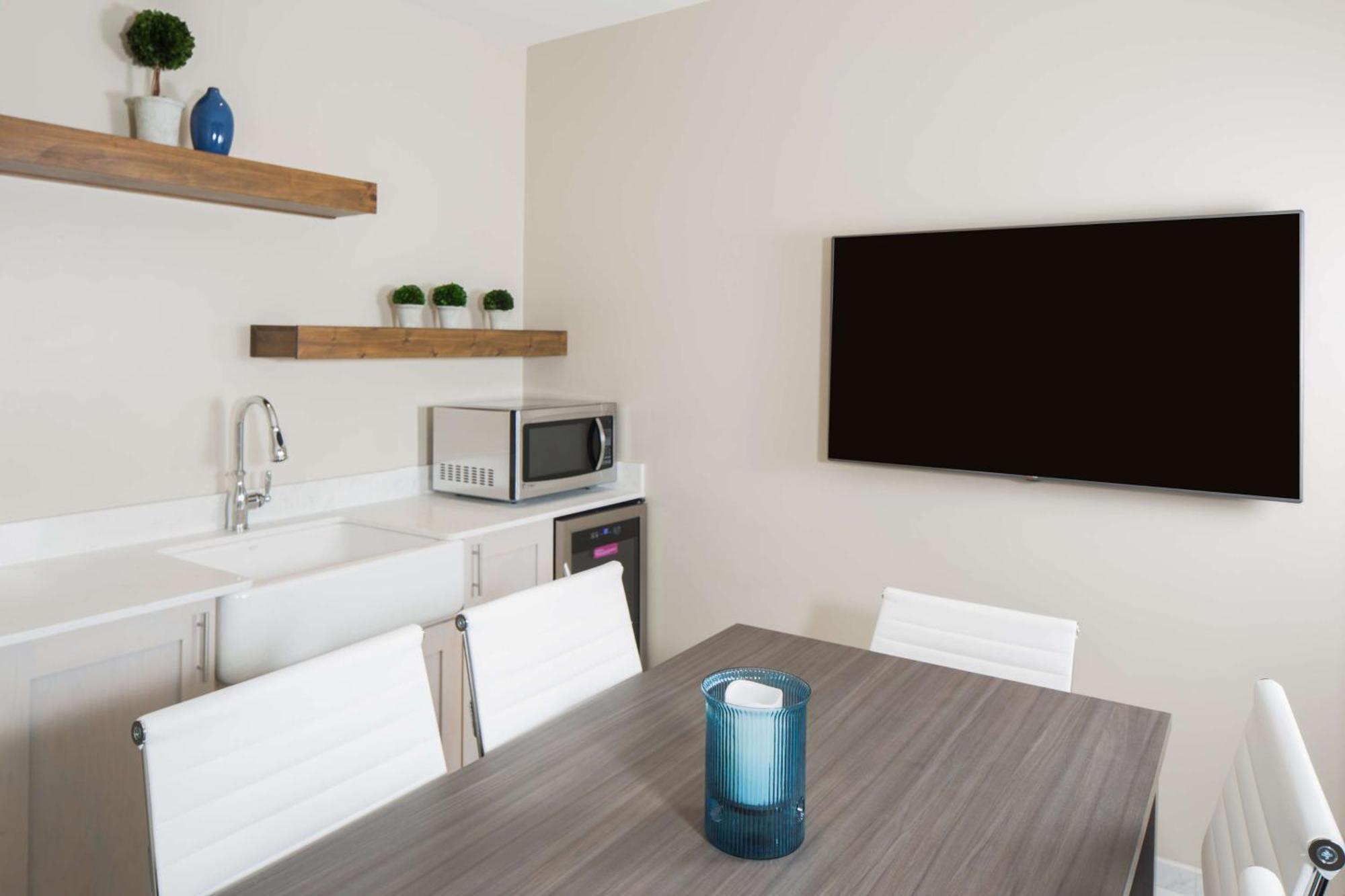 Hotel Renovo Des Moines Urbandale,Tapestry Collection Hilton Ngoại thất bức ảnh