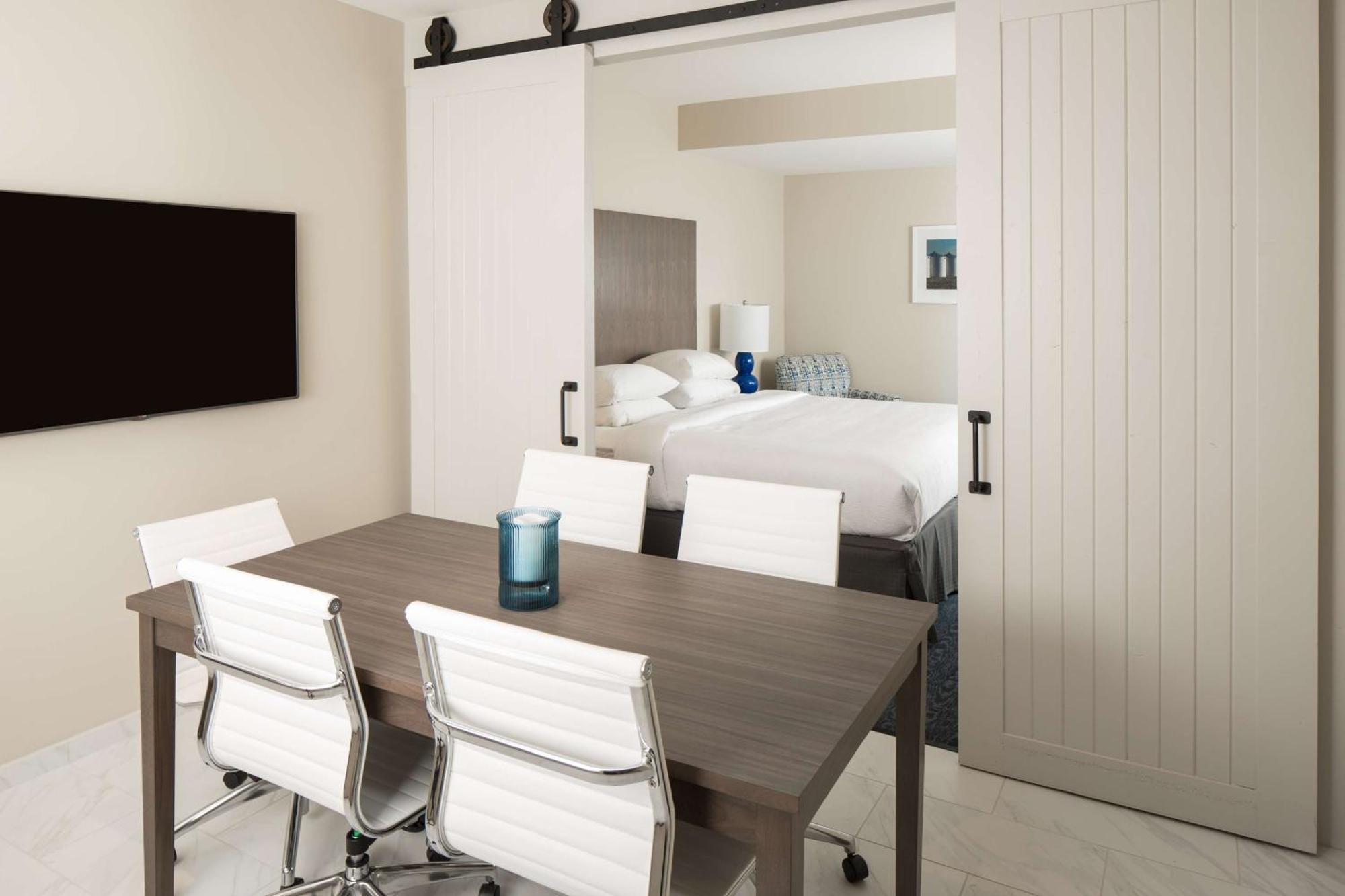 Hotel Renovo Des Moines Urbandale,Tapestry Collection Hilton Ngoại thất bức ảnh
